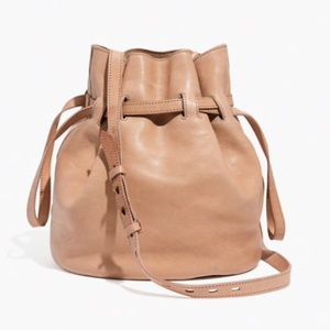 Madewell Florence drawstring bucket bag in leather